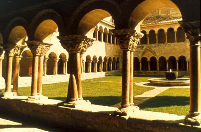 Claustro Monasterio Santo Domingo De Silos Burgos